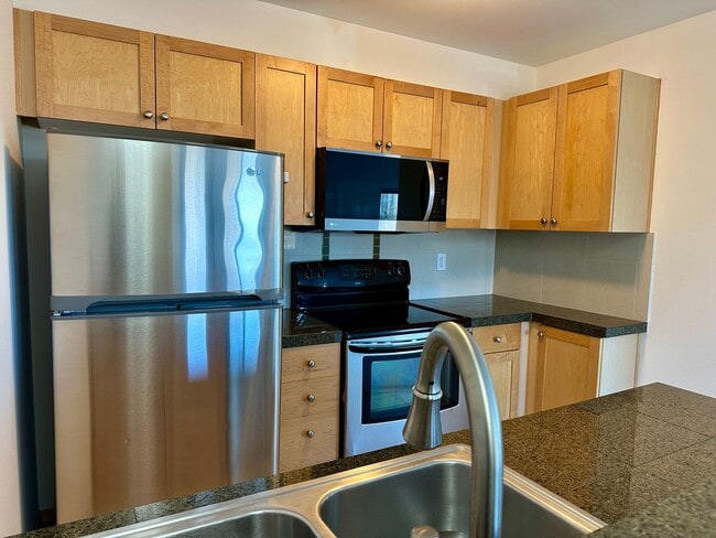 Building Photo - 2 Weeks Free Rent at Wonderful Greenwood 2 Bed/2Bath