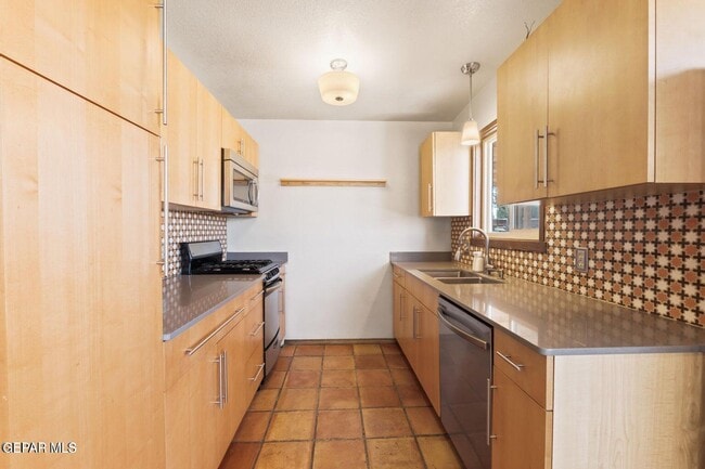 Building Photo - 903 Agua Caliente Dr