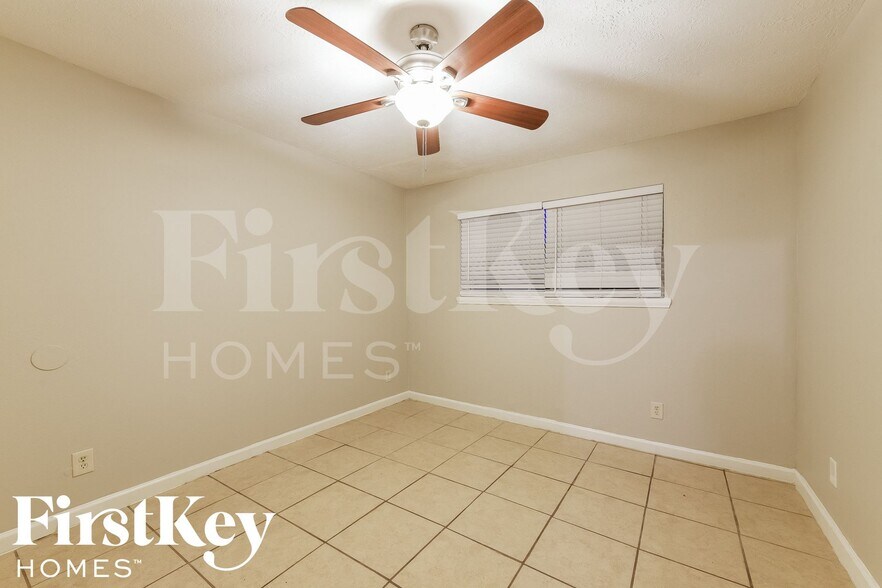 Building Photo - 13367 Lake Breeze Ln