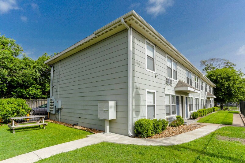 Building Photo - 3803 Hardy St