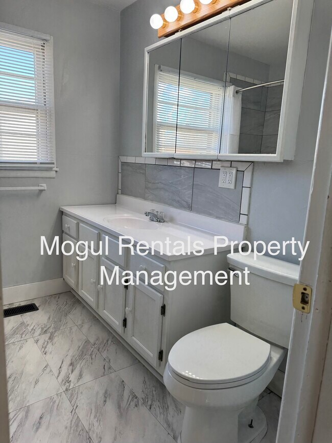 Building Photo - 3530 S Hiram St