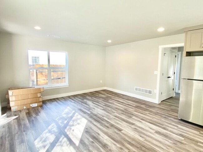 Building Photo - Nice Location in Heart of Old Town Fort Collins! WATER/SEWER/GAS INCLUDED IN RENT