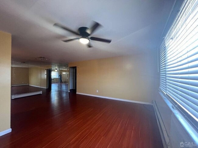 Building Photo - 730 Cricket Ln