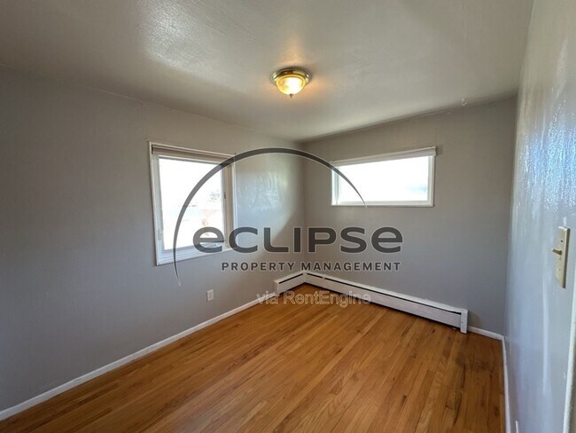 Building Photo - 1823 Gunnison Ave