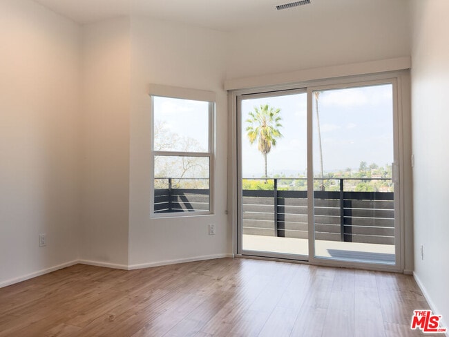 Building Photo - 845 N La Fayette Park Pl