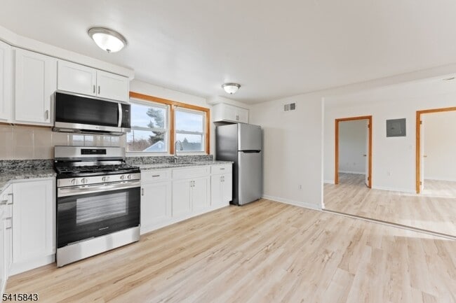 Building Photo - 190 Martin Ave