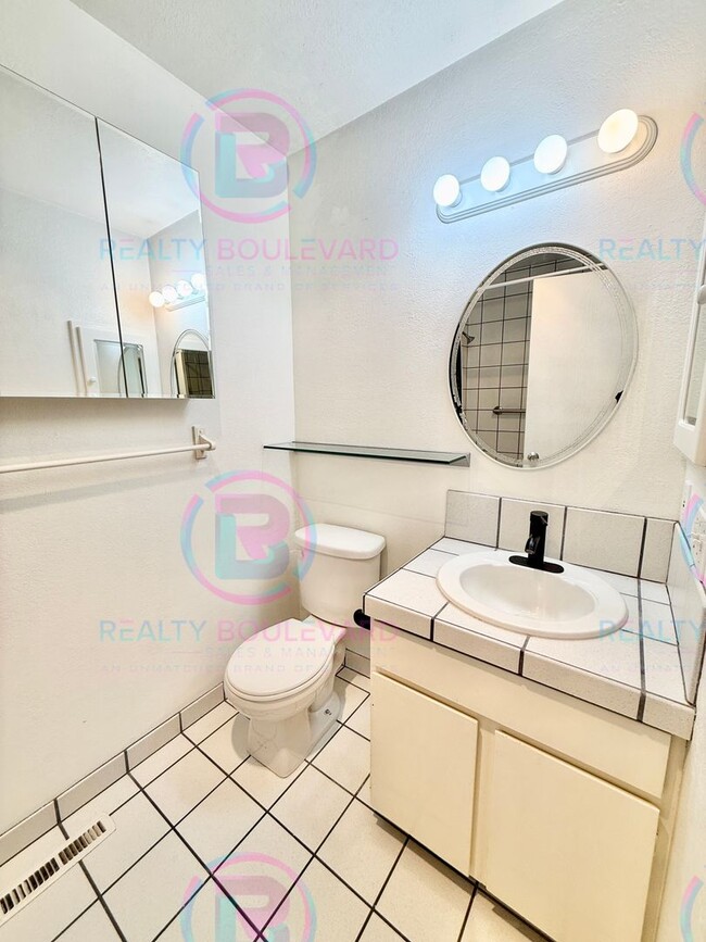 Building Photo - This stunning two-bedroom, two-bathroom to...