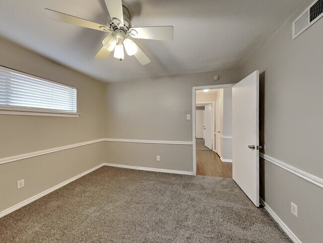 Building Photo - 204 Murray Ln
