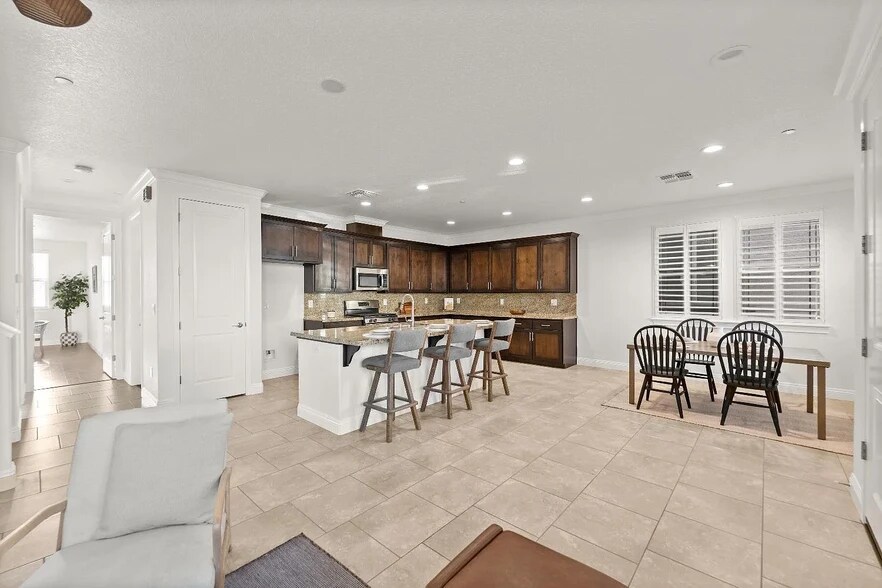 Building Photo - 663 Addison Ln
