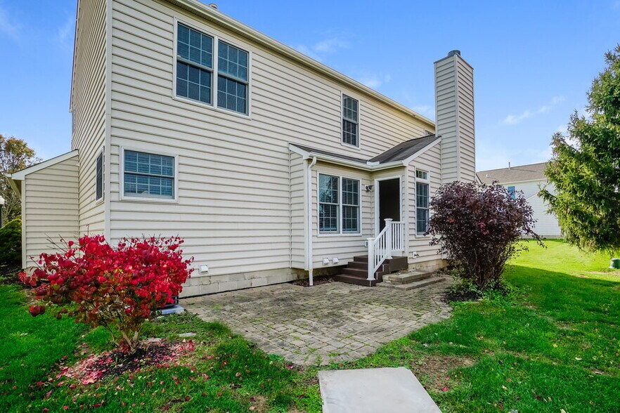 Building Photo - 5090 Dietrich Ave