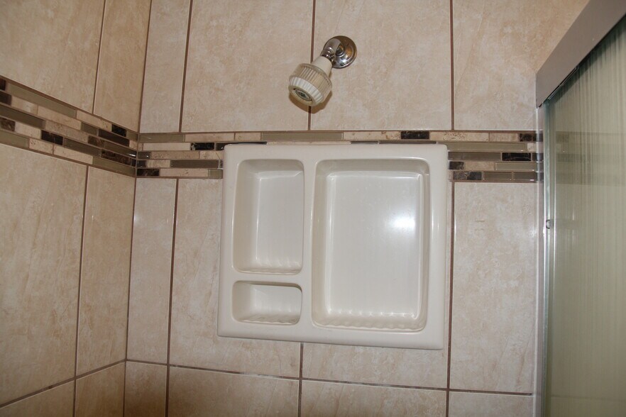 Shower - 2010 Pacific Ave