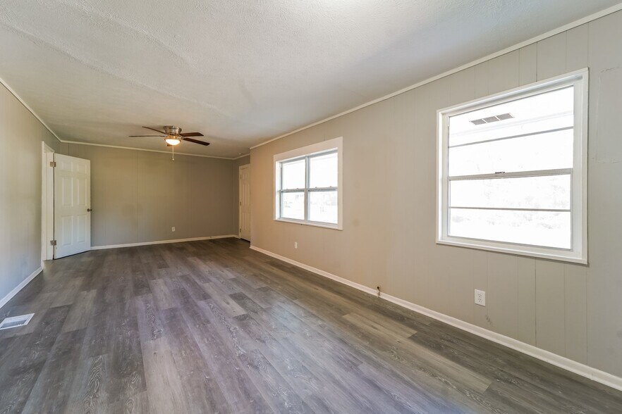 Building Photo - 1836 Shamrock Dr