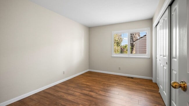 Building Photo - 4 BR/3BA Home in Laurel Creek with Park-Like Backyard!