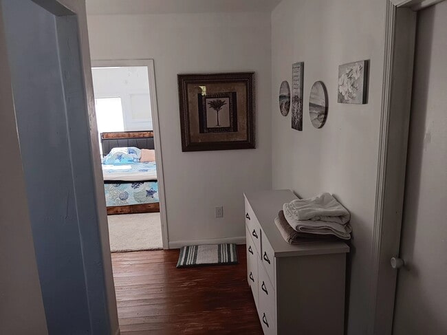 Building Photo - 206 2nd St NW