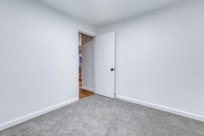 Building Photo - AVAILABLE JUNE 2026! - 2 Bedroom Suburban Vibes in the HEART of the City!!