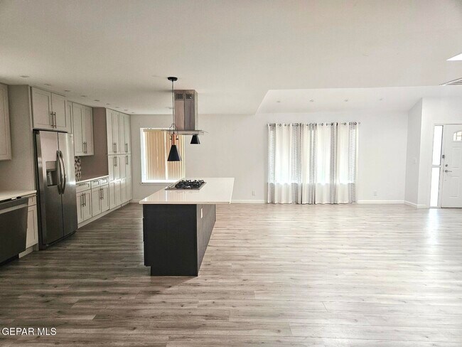 Building Photo - 10000 Honolulu Dr