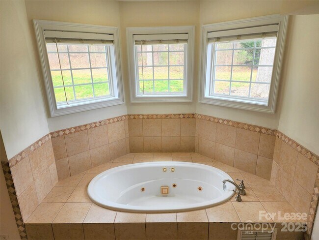 Building Photo - 5524 Strabane Dr