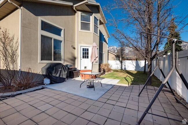 Building Photo - Amazing Cottonwood Heights 4bd/3ba home! G...