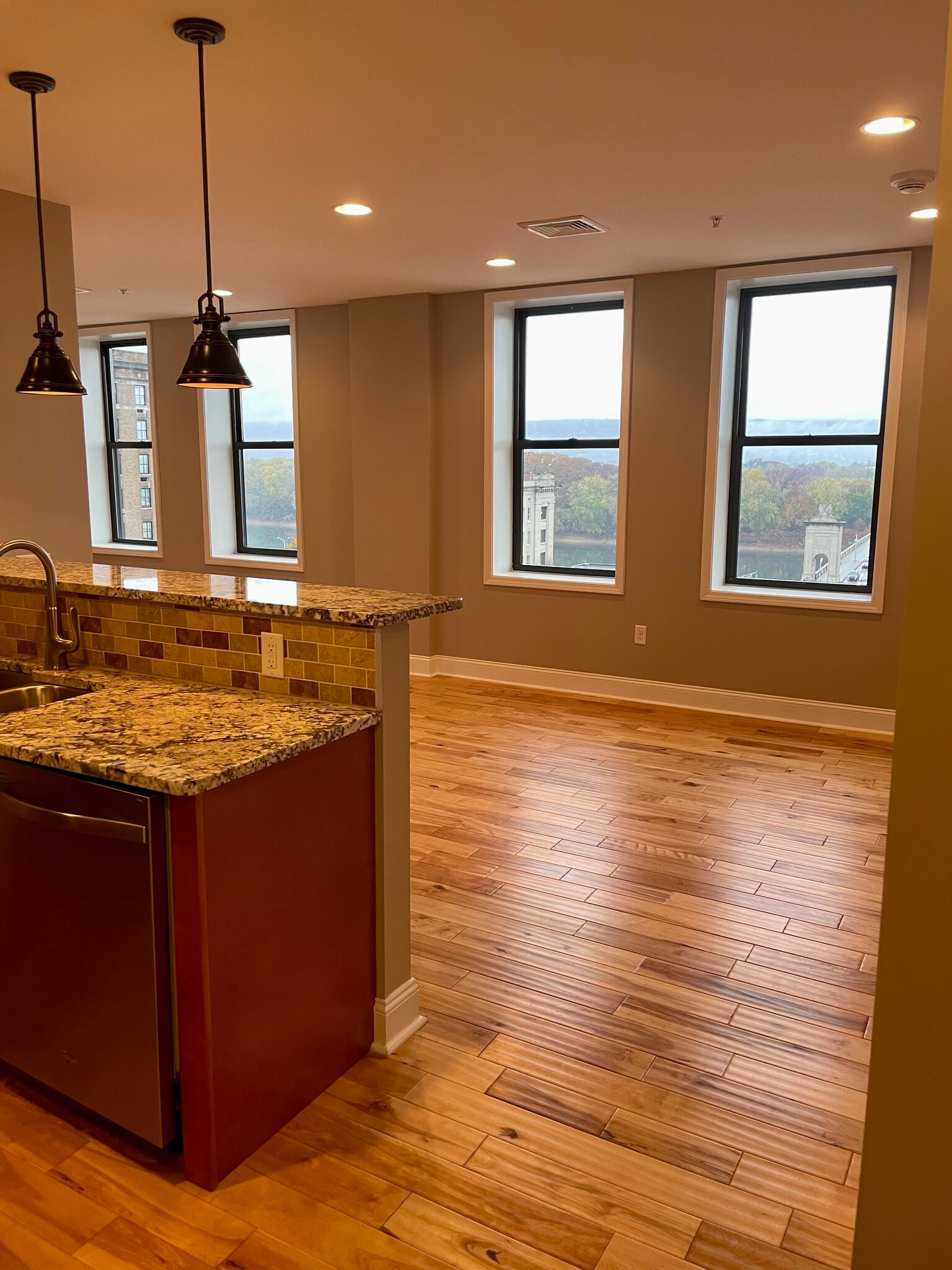 Building Photo - 11 W Market St