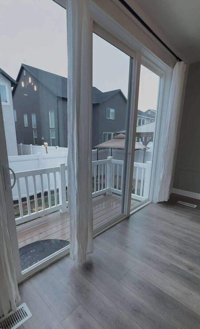 Building Photo - Spacious 4-Bedroom Home for Rent – Prime Location!