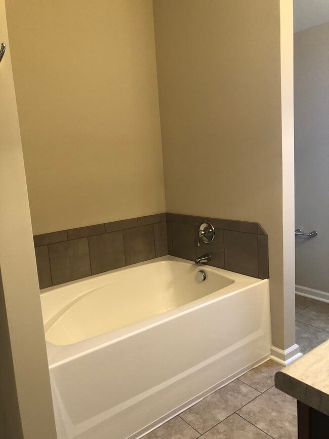 Building Photo - 3068 Ashley Lp