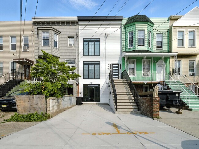 Building Photo - 390 Webster Ave