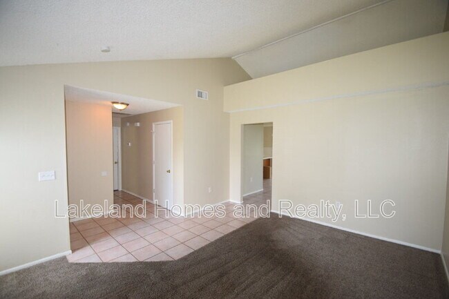 Building Photo - 1204 Honeytree Ln W