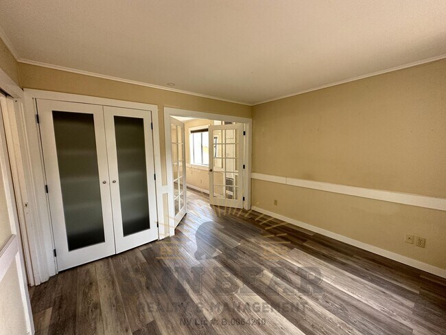 Building Photo - Cute One Bedroom! Will be Newly Painted!