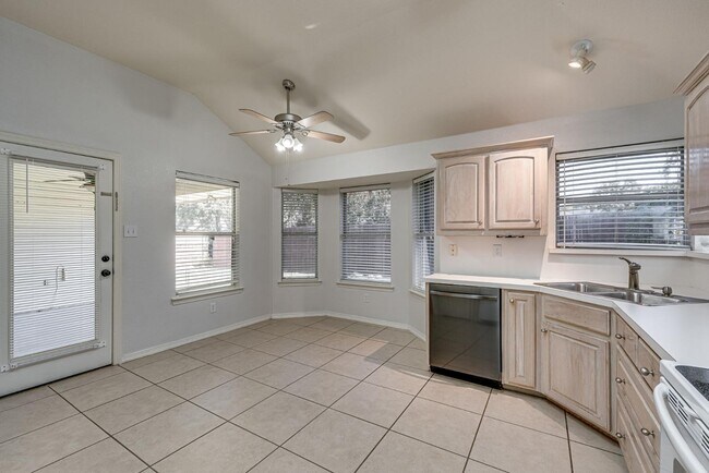 Building Photo - 1644 Greenway Ct