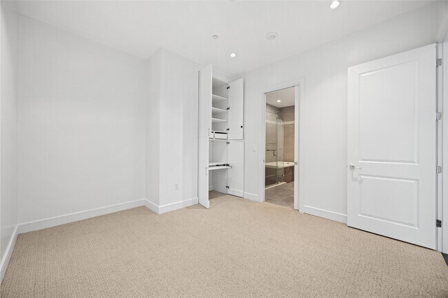 Building Photo - 4521 San Felipe St