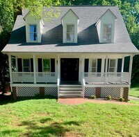 Building Photo - Two-Story Cape Cod- 3 Bed 2 Bath Greensbor...