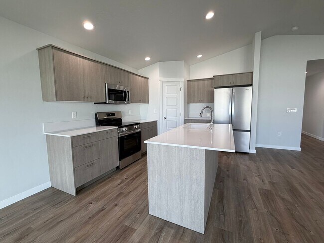 Building Photo - Brand new 3 bed 2 bath home with bonus roo...