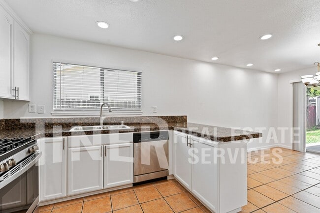 Building Photo - 2815 Erin Dr