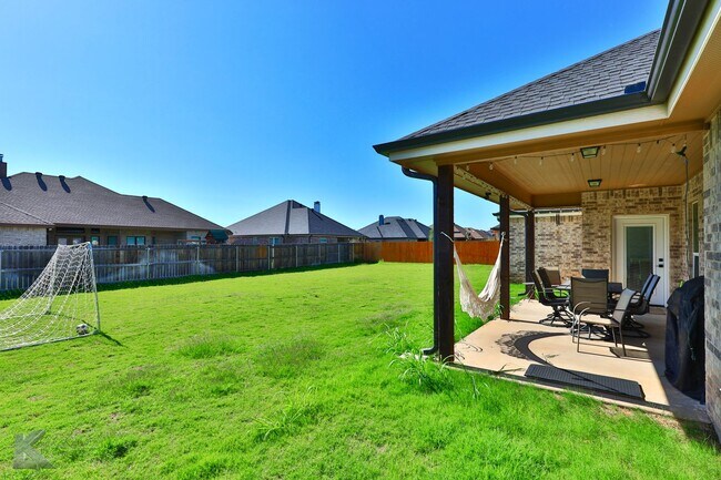 Building Photo - 4 bedroom, EXECUTIVE RENTAL!