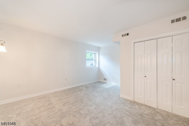 Building Photo - 15 Glenridge Ave