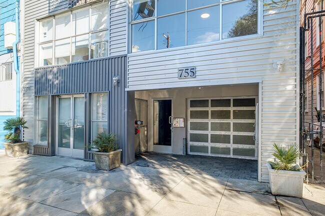 Building Photo - 755 Florida St