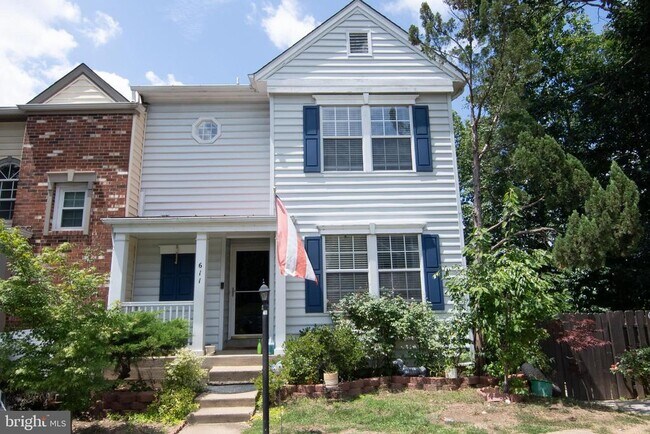 Primary Photo - 611 Wind Ridge Dr