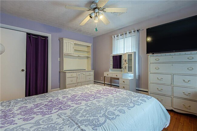 Building Photo - 25 Weeks St