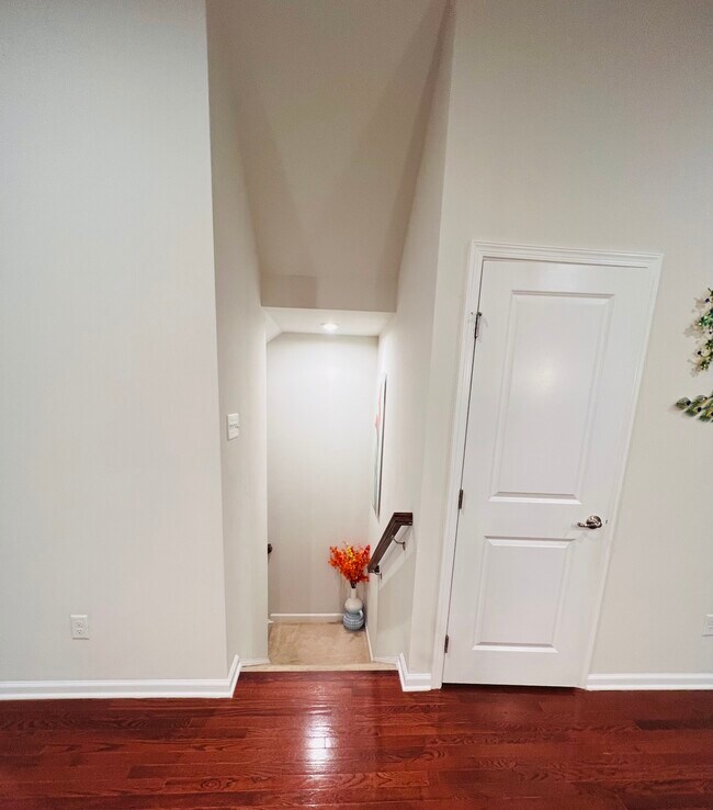 Building Photo - 3010 Mahican Cir