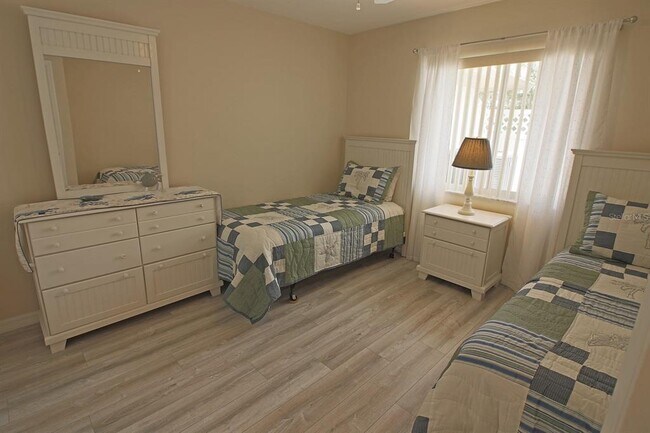 Building Photo - 811 Rotonda Cir