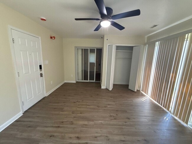 Building Photo - Fully Renovated 3-Bedroom Home – Move-In R...