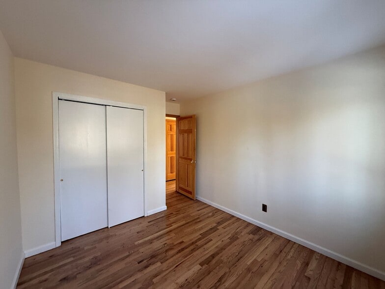 Building Photo - 37 South Ln