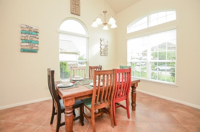 Building Photo - 24923 Diamond Ranch Dr