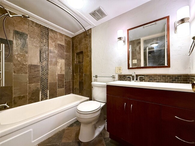 Building Photo - 606 Marshall St