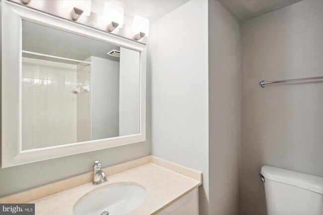 Building Photo - 10101 Grosvenor Pl