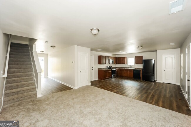 Building Photo - 306 Blackfoot Trail