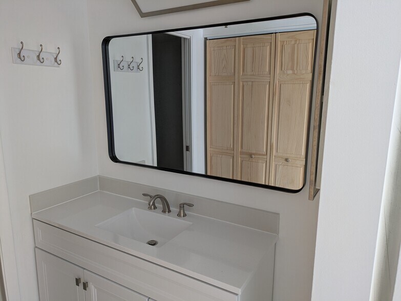 Building Photo - 896 N Federal Hwy