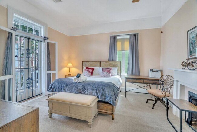 Building Photo - Gorgeous 3BD/2BA Home w/ Off Street Parking, Laundry Room, and Only 1 Block Off St Charles Ave.