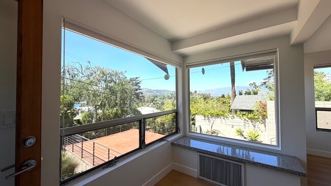 Building Photo - 2306 Teviot St