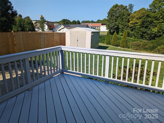 Building Photo - 111 Sterling Terrace Dr
